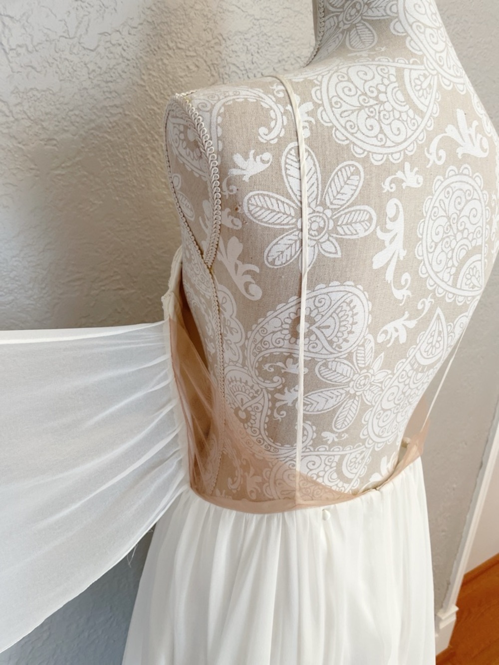Truvelle Beaded Wedding Gown Size 14 Ivory Boho Lace Dress 30” waist - Like New - Picture 12 of 15